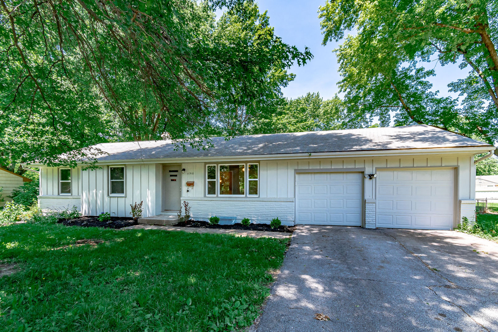 11510 Applewood Dr by KC Home Photography