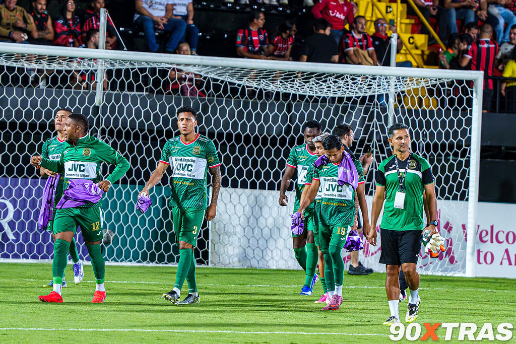 Alajuelense vs Marathón, photo 2 of 12