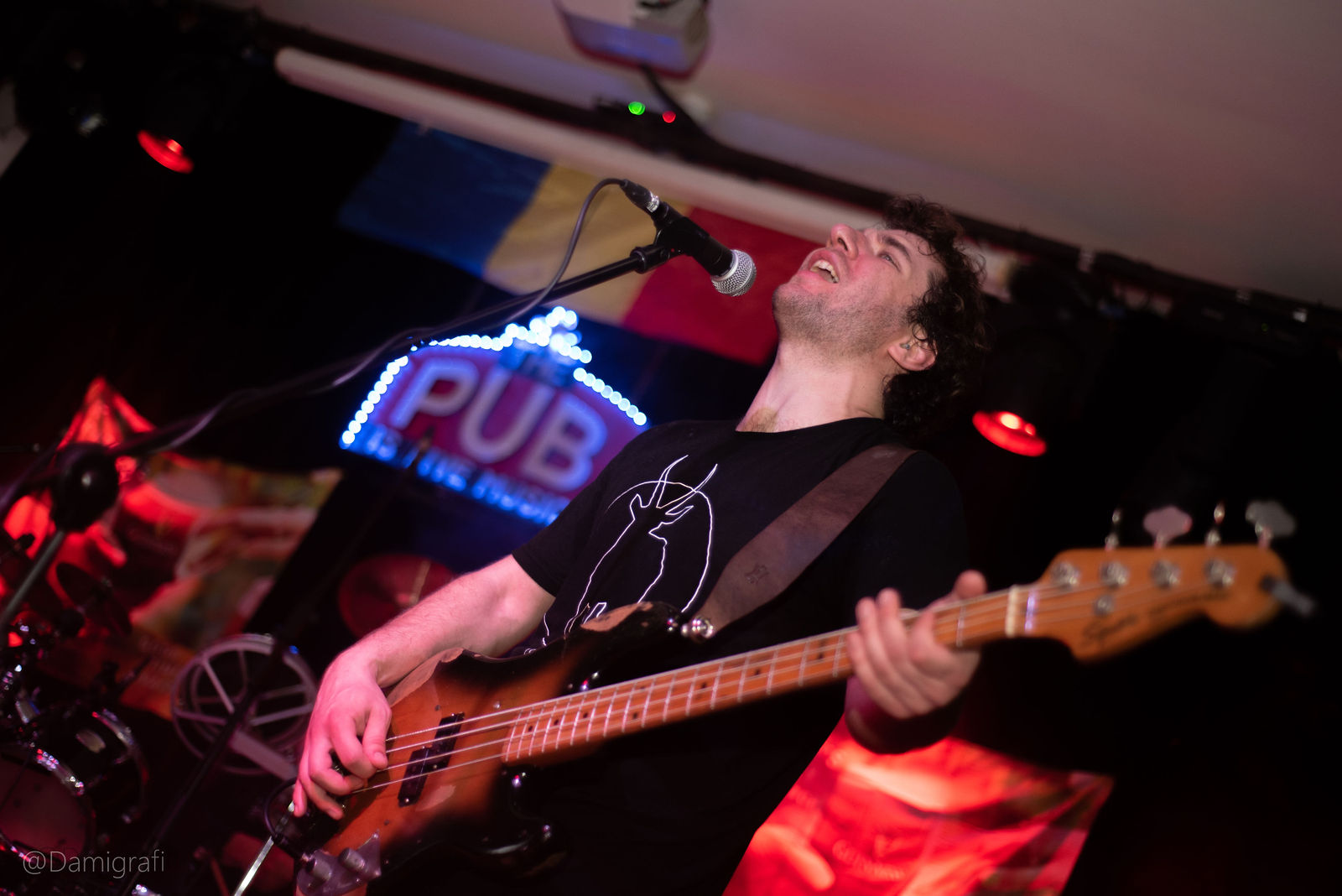 Timpuri Noi formatie rock romaneasca - show live pe scena