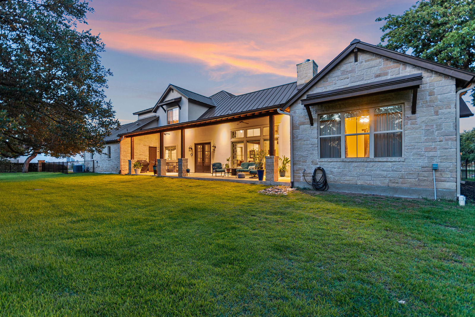 Oak-studded backyard and acreage at 55 Brook Ridge Fair Oaks Ranch