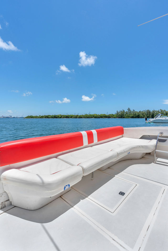 55FT Sea Ray Yacht – “Stocks N’ Blondes” — photo
