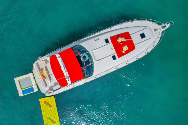 55FT Sea Ray Yacht – “Stocks N’ Blondes” — photo