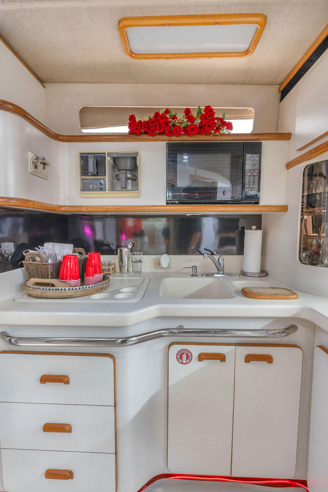 55FT Sea Ray Yacht – “Stocks N’ Blondes” — photo