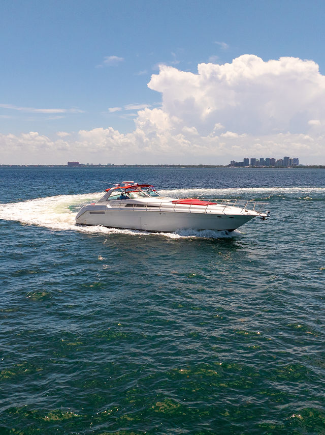 55FT Sea Ray Yacht – “Stocks N’ Blondes” — photo