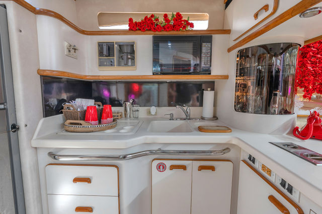 55FT Sea Ray Yacht – “Stocks N’ Blondes” — photo
