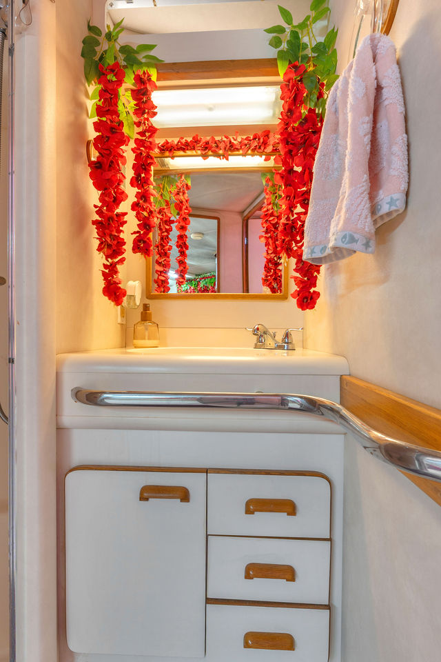 55FT Sea Ray Yacht – “Stocks N’ Blondes” — photo