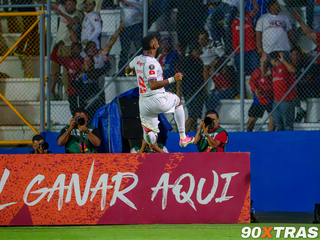 Olimpia vs Saprissa, photo 6 of 12