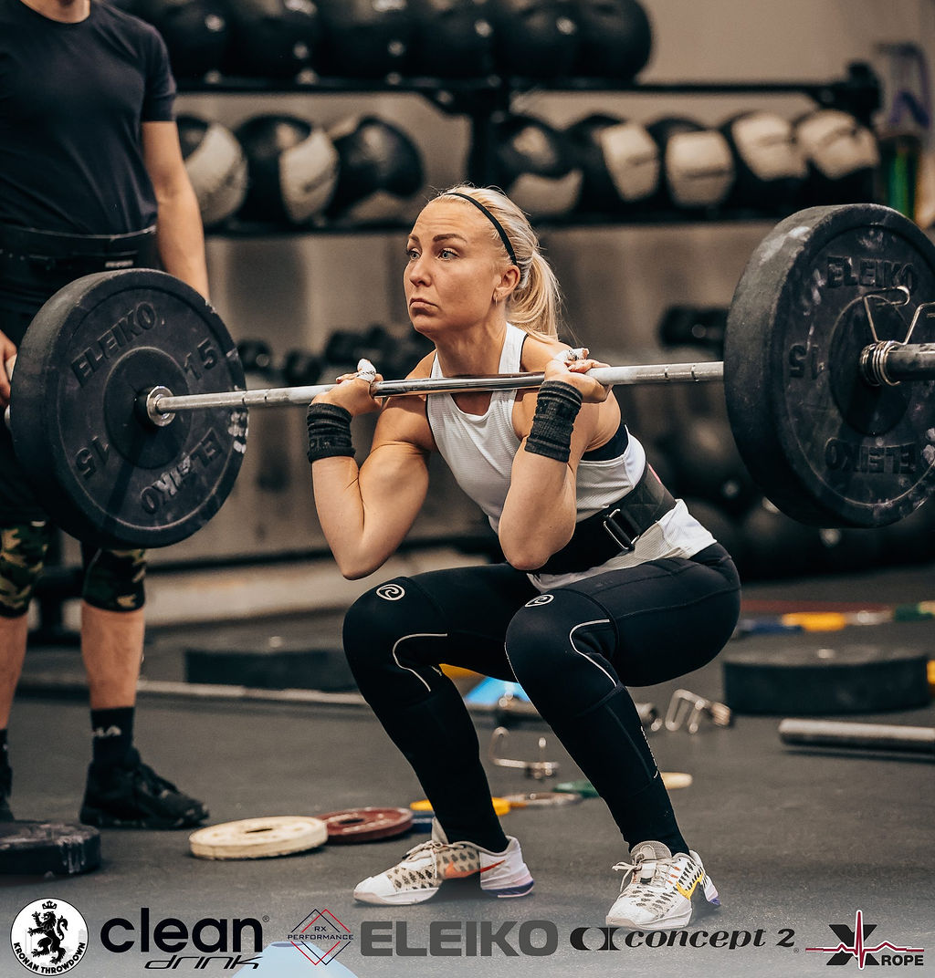 Atlet i knäböj på Kronan Throwdown First Timers 2023