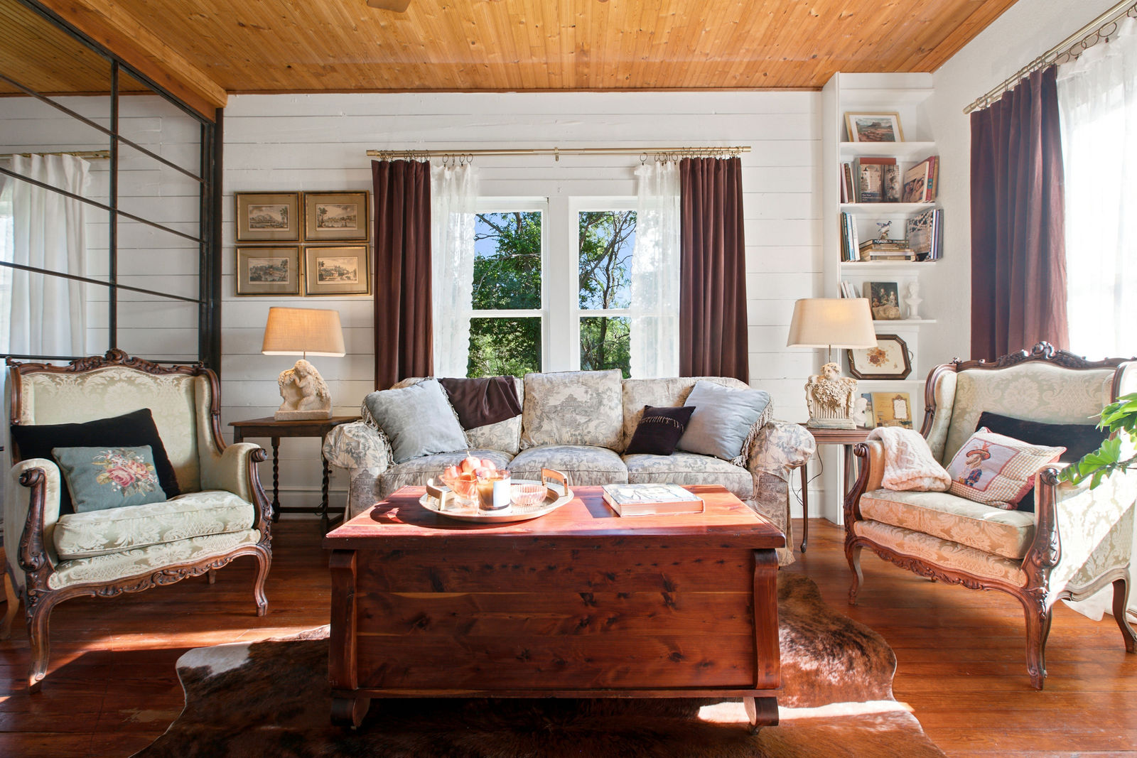 Old Lockhart Road living room