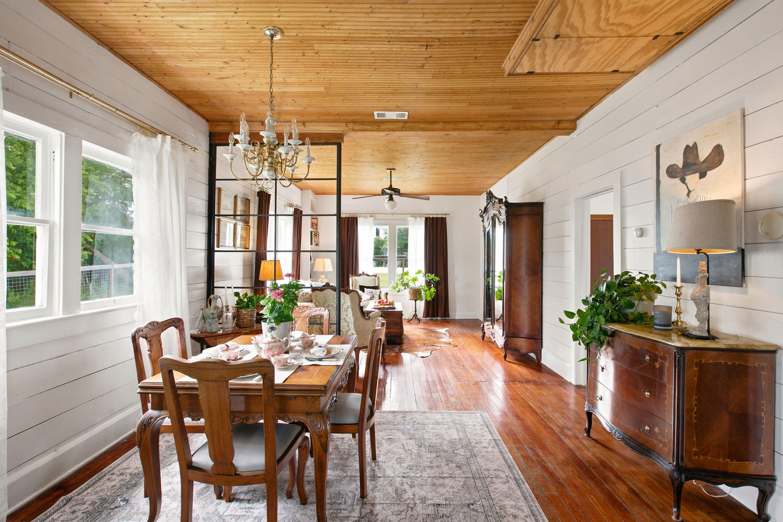 Old Lockhart Road dining room