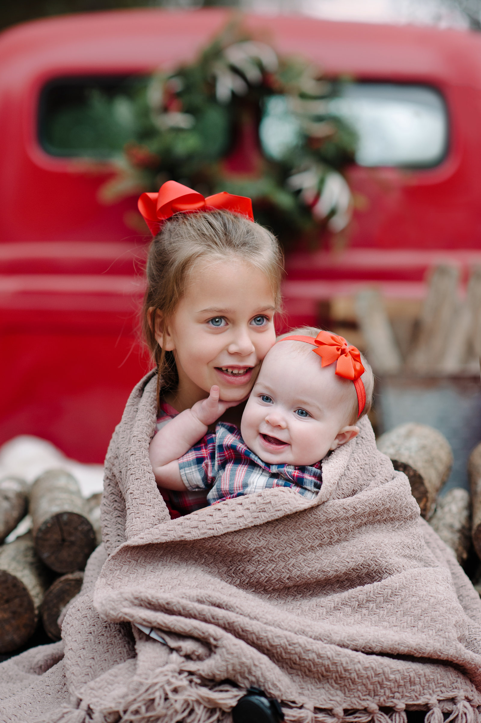 Mindi And Ramsey Champagne Family Christmas Mini By Melissa Friloux 