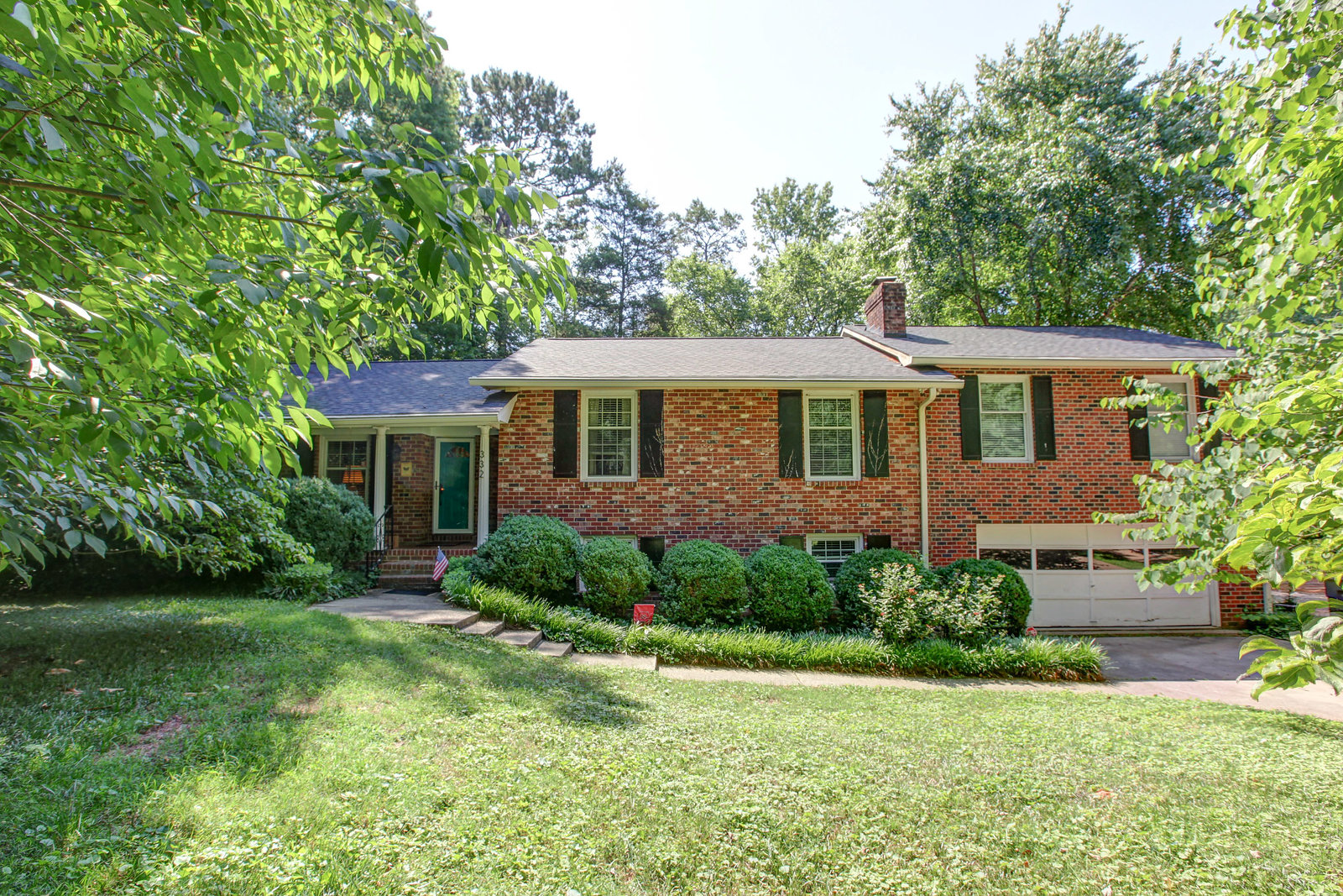 332 Wonderwood Dr by Strauss Studios