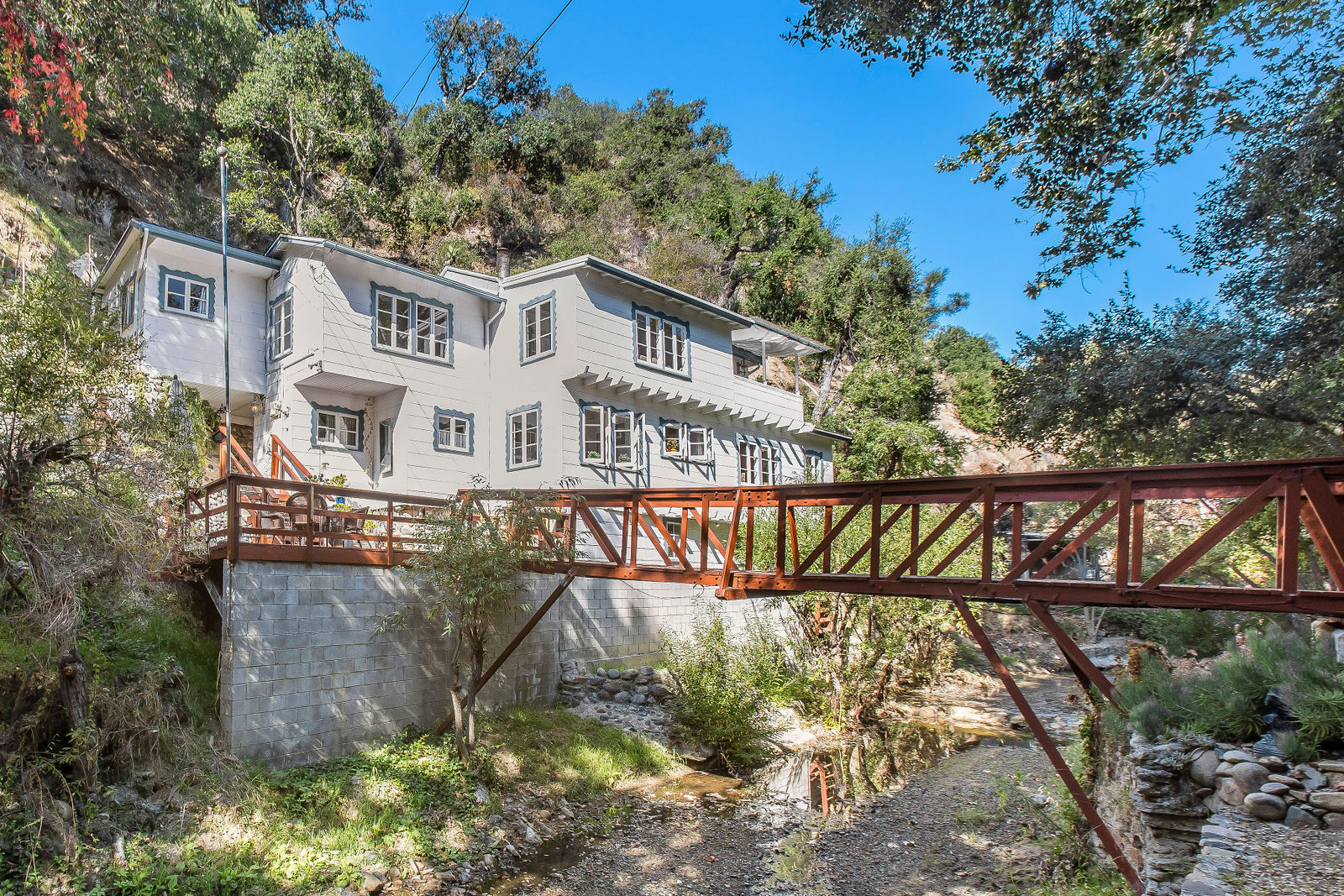 1323 Oakwood Drive by The Luxury Level