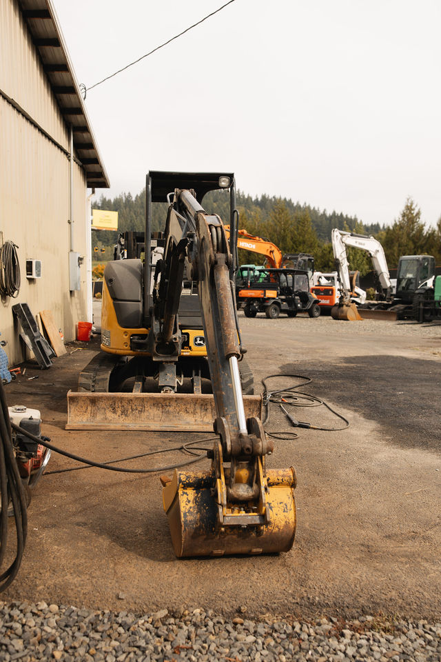Daily Machinery equipment yard photograph; illustrative image for a demo listing
