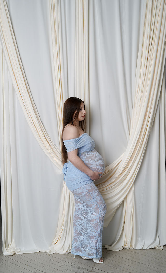 Side profile maternity portrait