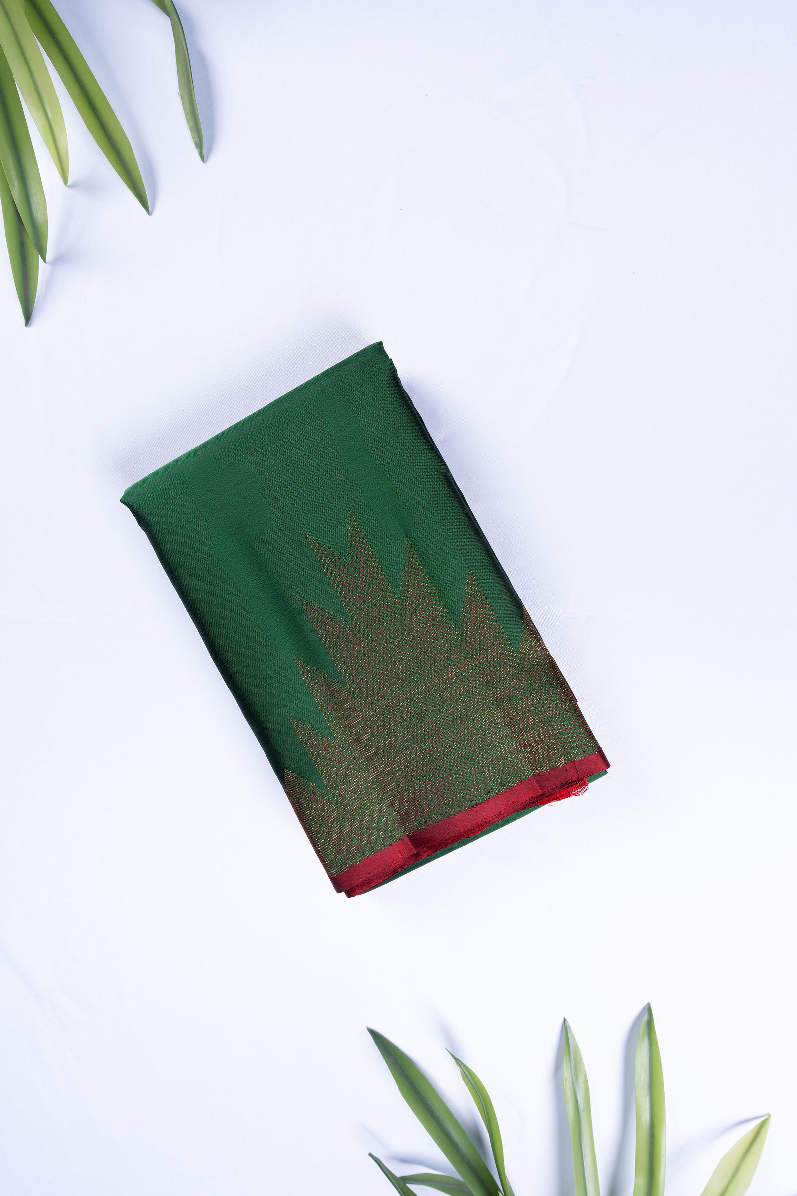 Forest Green & Crimson Vintage Checked Kanjivaram Saree Pure silk sarees online in India | Kandangi Sarees — Handpicked Sarees