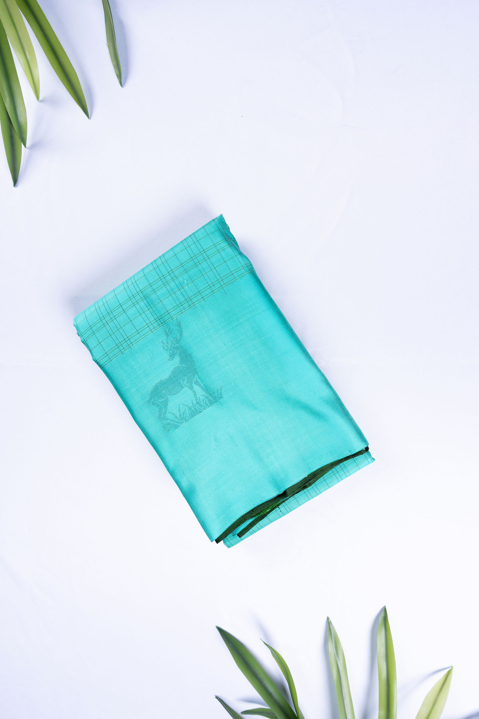 Forest Green & Crimson Kanjivaram Geometric Saree Pure silk sarees online in India | Kandangi Sarees — Handpicked Sarees