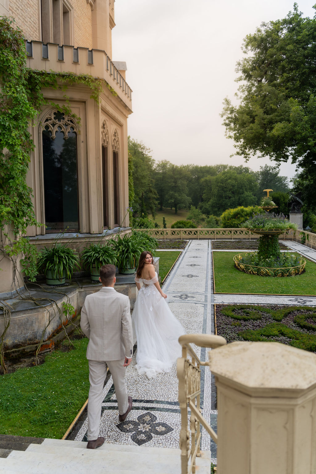 Brautpaar bei Schloss Babelsberg Potsdam, Hochzeitsfotograf Berlin Brandenburg