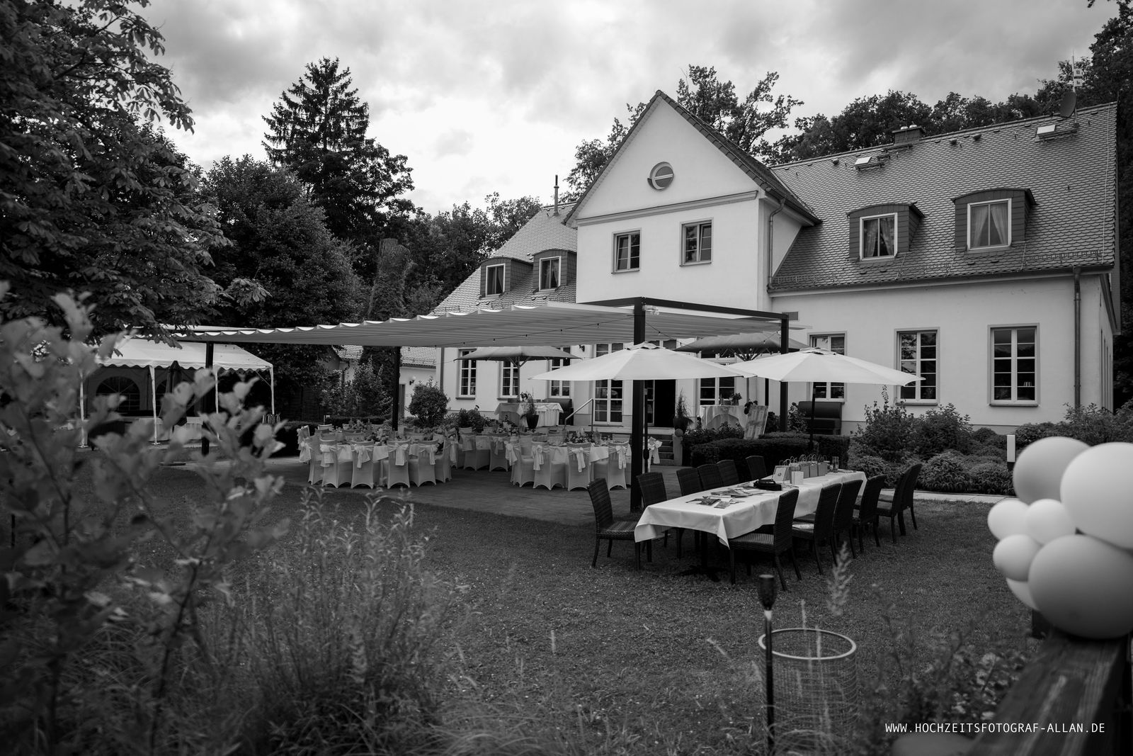 Hochzeitspaar im Café Wildau am Werbellinsee, Brandenburg