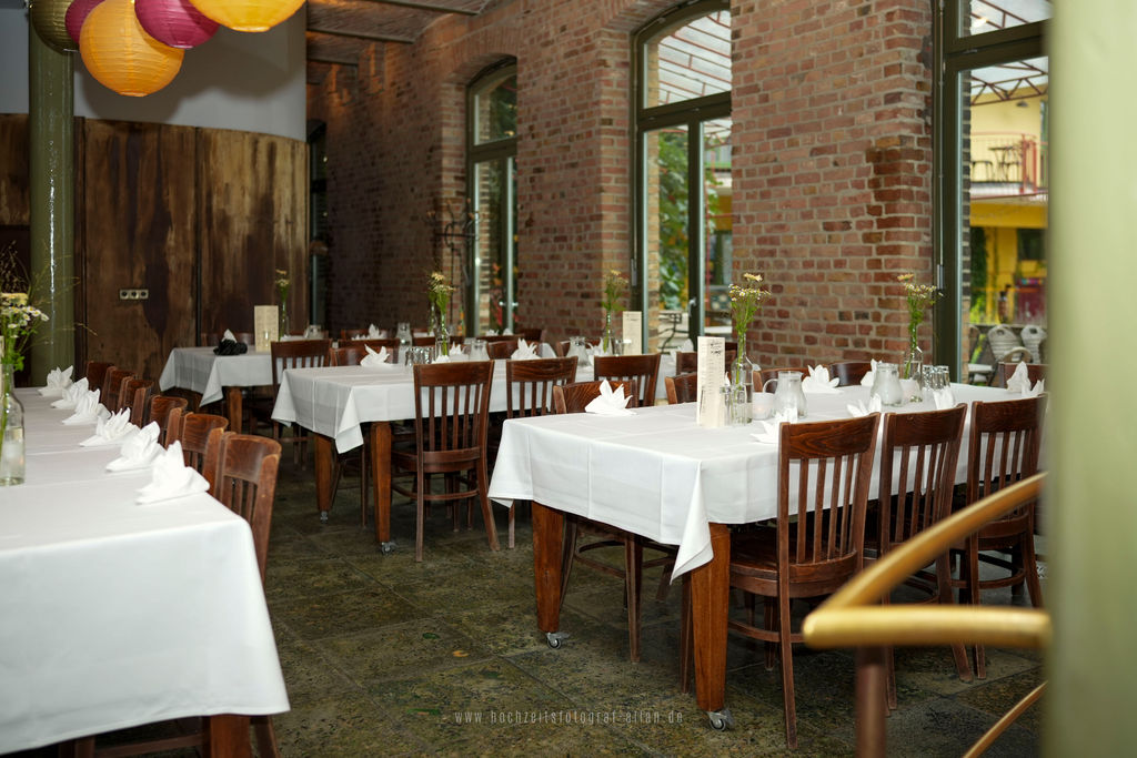 Innenraum des Restaurant Krokodil in Köpenick, Hochzeitslocation direkt an der Dahme Berlin