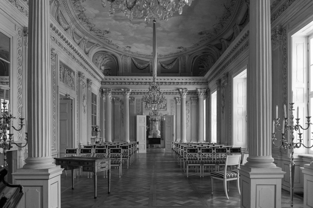 Brautpaar bei Hochzeit im Schloss Friedrichsfelde, Hochzeitsfotograf Berlin und Brandenburg