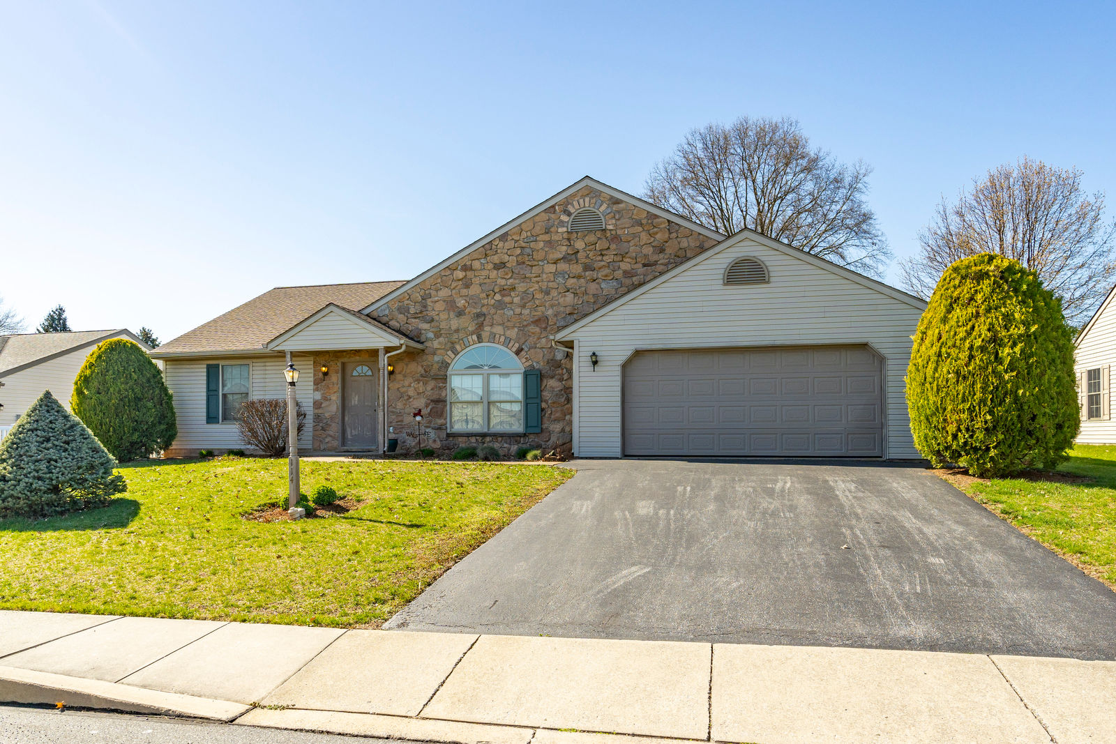 114 Queen Annes Way, Ephrata by Kline, Kreider & Good Auctioneers