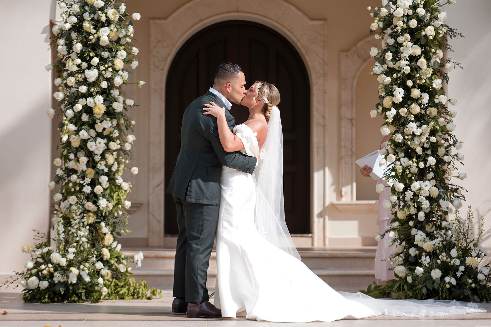 Wedding at Villa La Joya photographed by Arch Wedding Studio