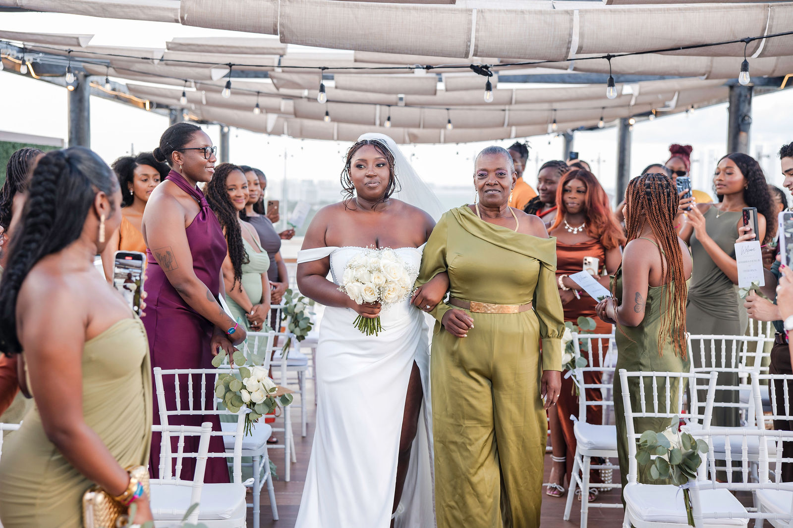 Wedding at Royalton CHIC Cancun photographed by Arch Wedding Studio