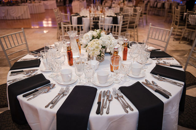 Table details with flowers and syrup