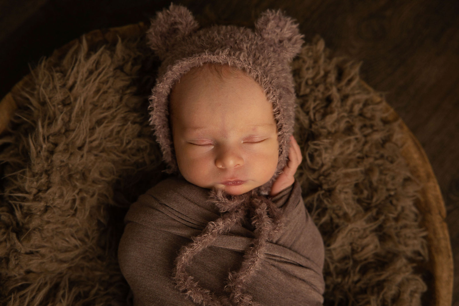 Utah in-home newborn photographer lifestyle newborn session by Leah Louviere Photography