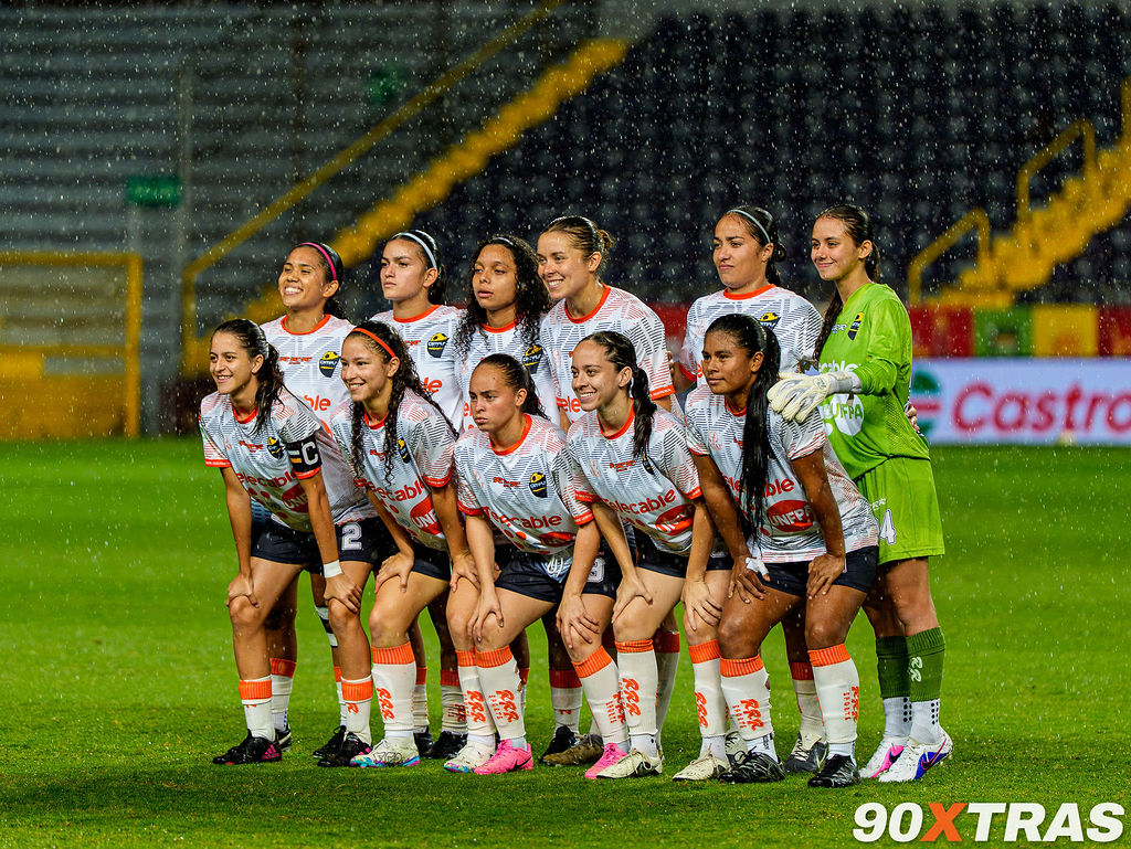 Saprissa vs Dimas, photo 9 of 12