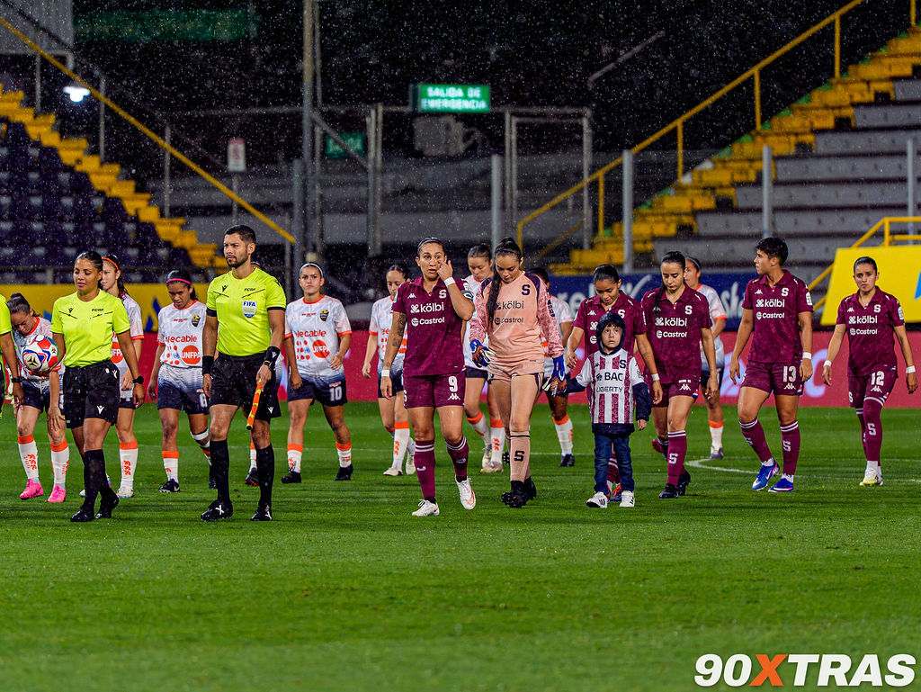 Saprissa vs Dimas, photo 8 of 12