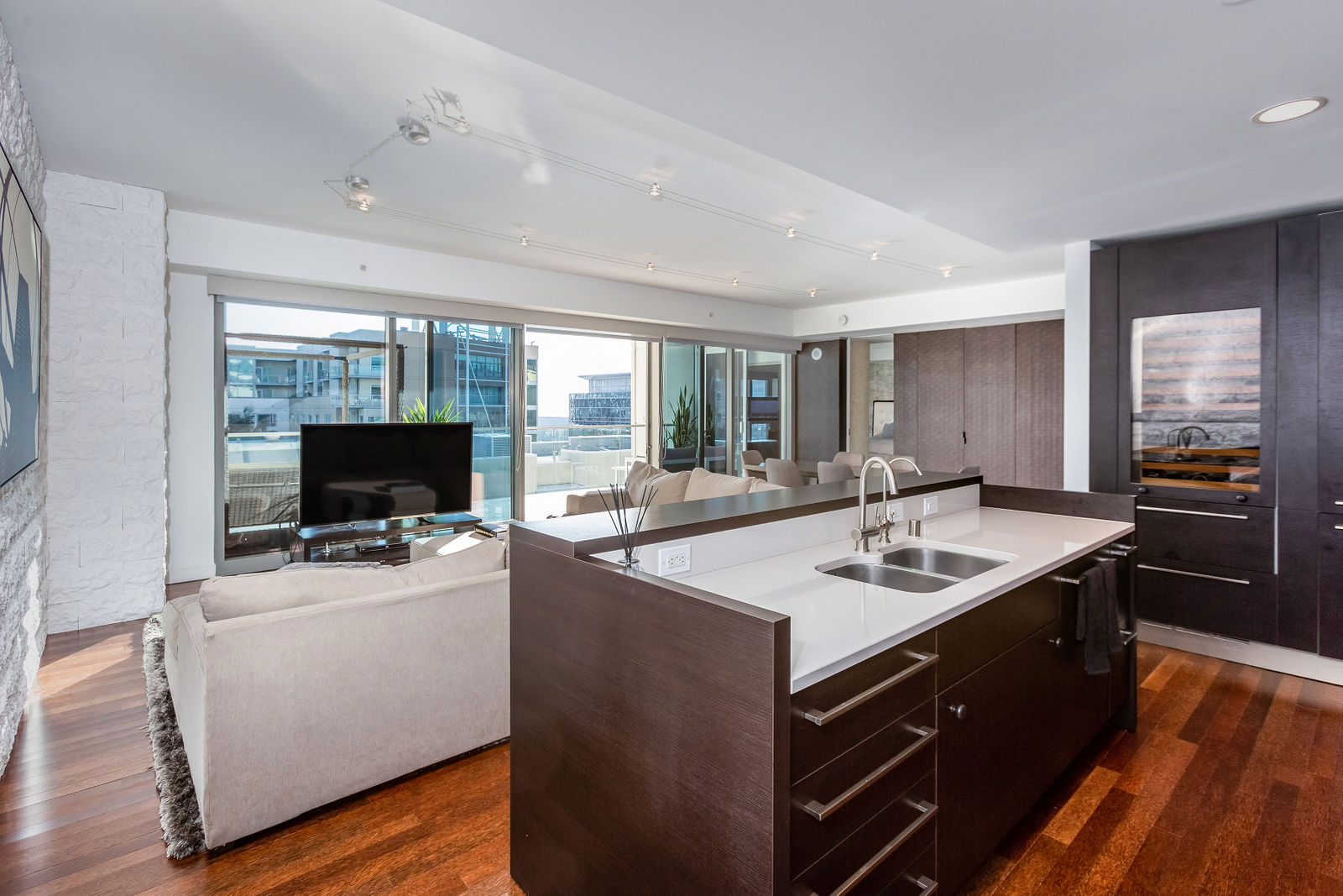 6250-hollywood-blvd-by-the-luxury-level