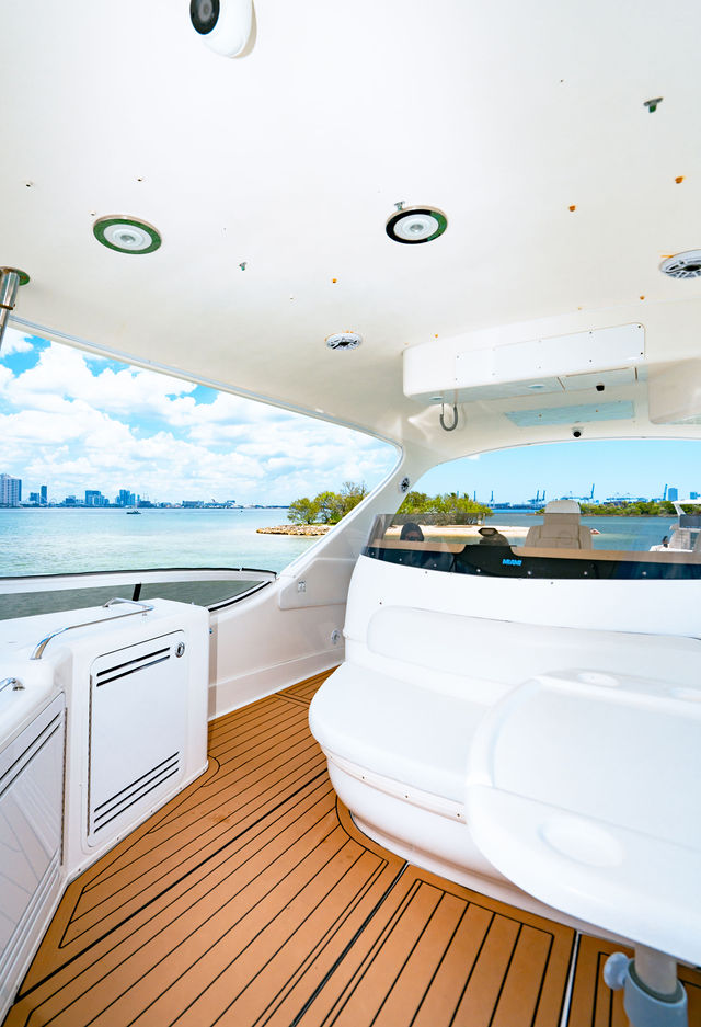 65FT Flybridge Sea Ray Yacht – “Distraction II” — photo