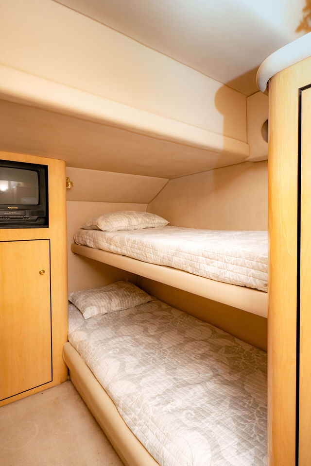 65FT Flybridge Sea Ray Yacht – “Distraction II” — photo