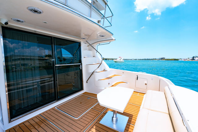 65FT Flybridge Sea Ray Yacht – “Distraction II” — photo
