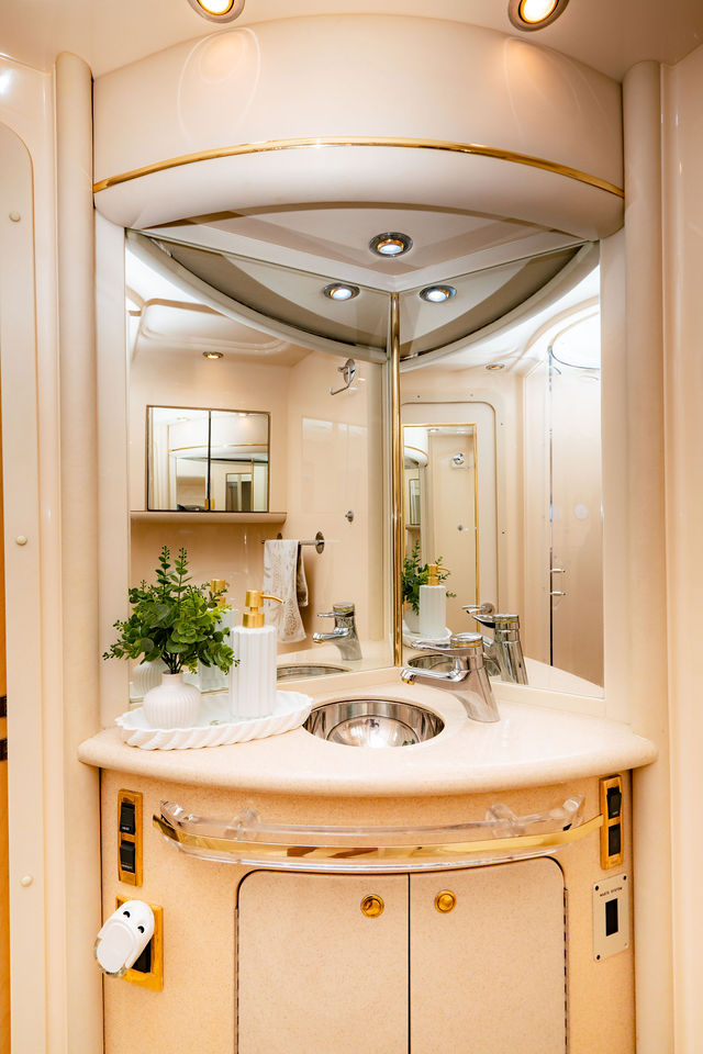 65FT Flybridge Sea Ray Yacht – “Distraction II” — photo