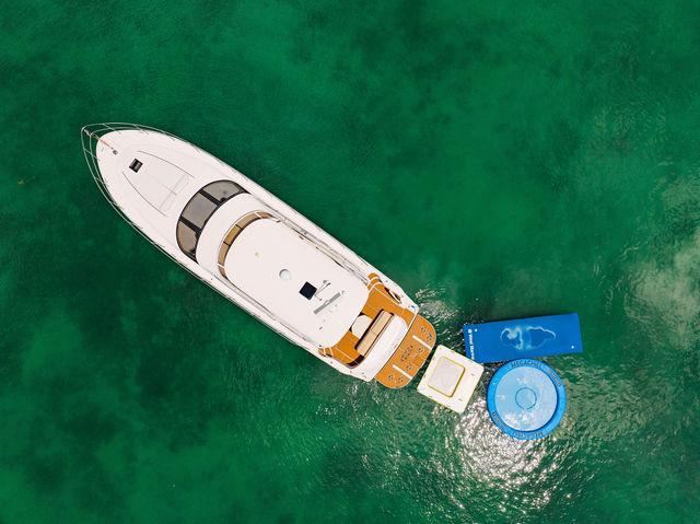 65FT Flybridge Sea Ray Yacht – “Distraction II” — photo