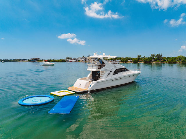 65FT Flybridge Sea Ray Yacht – “Distraction II” — photo