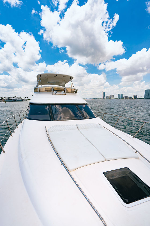 65FT Flybridge Sea Ray Yacht – “Distraction II” — photo
