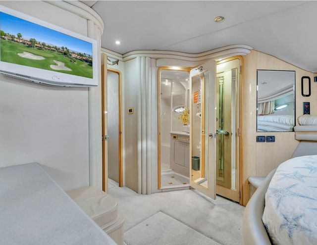 65FT Flybridge Sea Ray Yacht – “Distraction II” — photo
