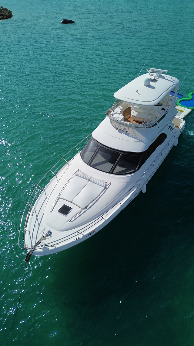65FT Flybridge Sea Ray Yacht – “Distraction II” — photo