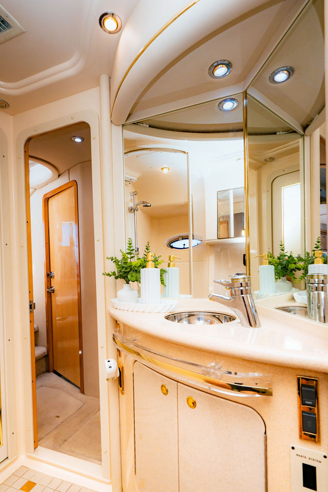 65FT Flybridge Sea Ray Yacht – “Distraction II” — photo