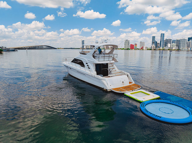 65FT Flybridge Sea Ray Yacht – “Distraction II” — photo