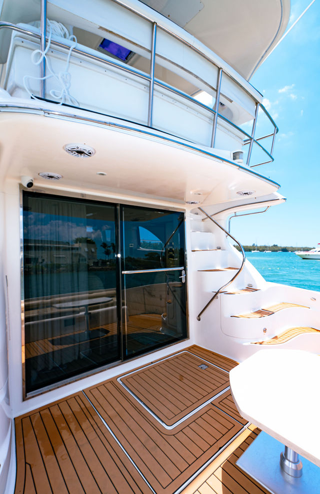 65FT Flybridge Sea Ray Yacht – “Distraction II” — photo