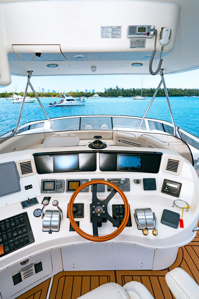 65FT Flybridge Sea Ray Yacht – “Distraction II” — photo