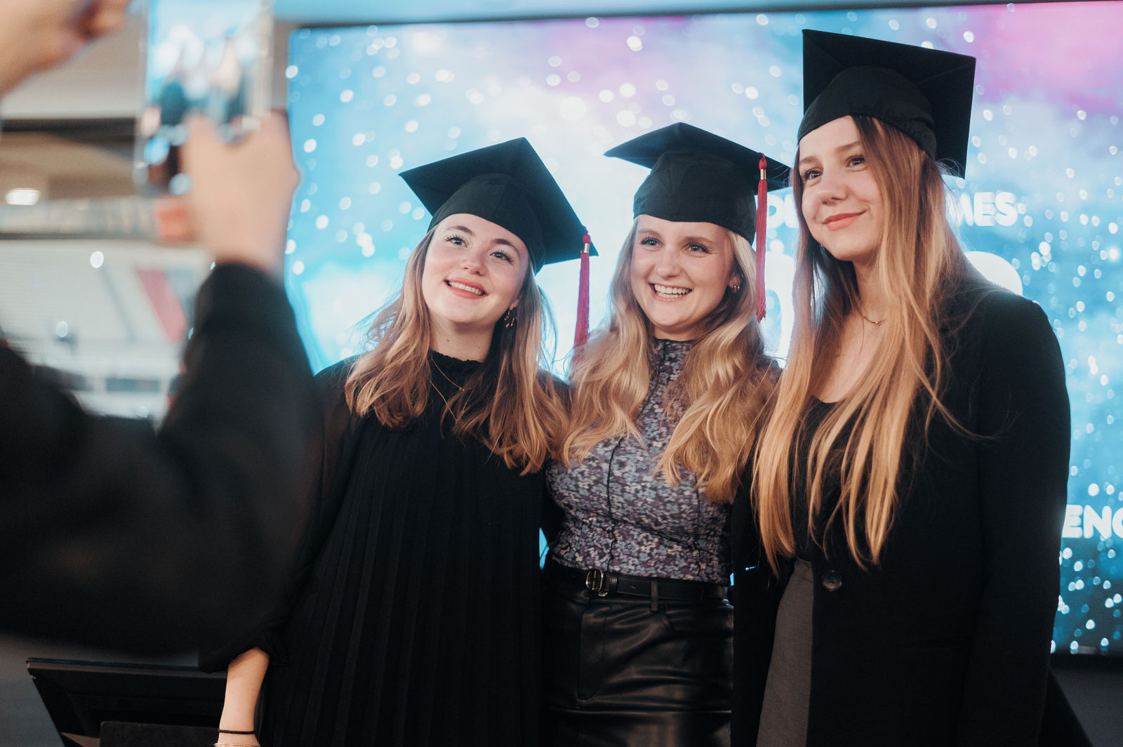 Remise diplômes Lyon - Portrait jeune diplômé ISCOM événement académique