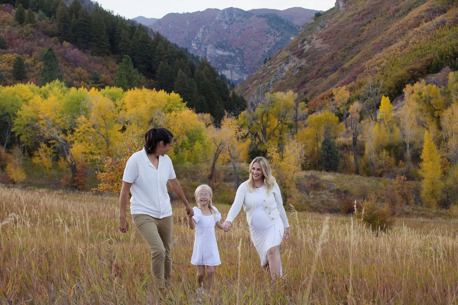 Maternity portraits with soft light in Northern Utah