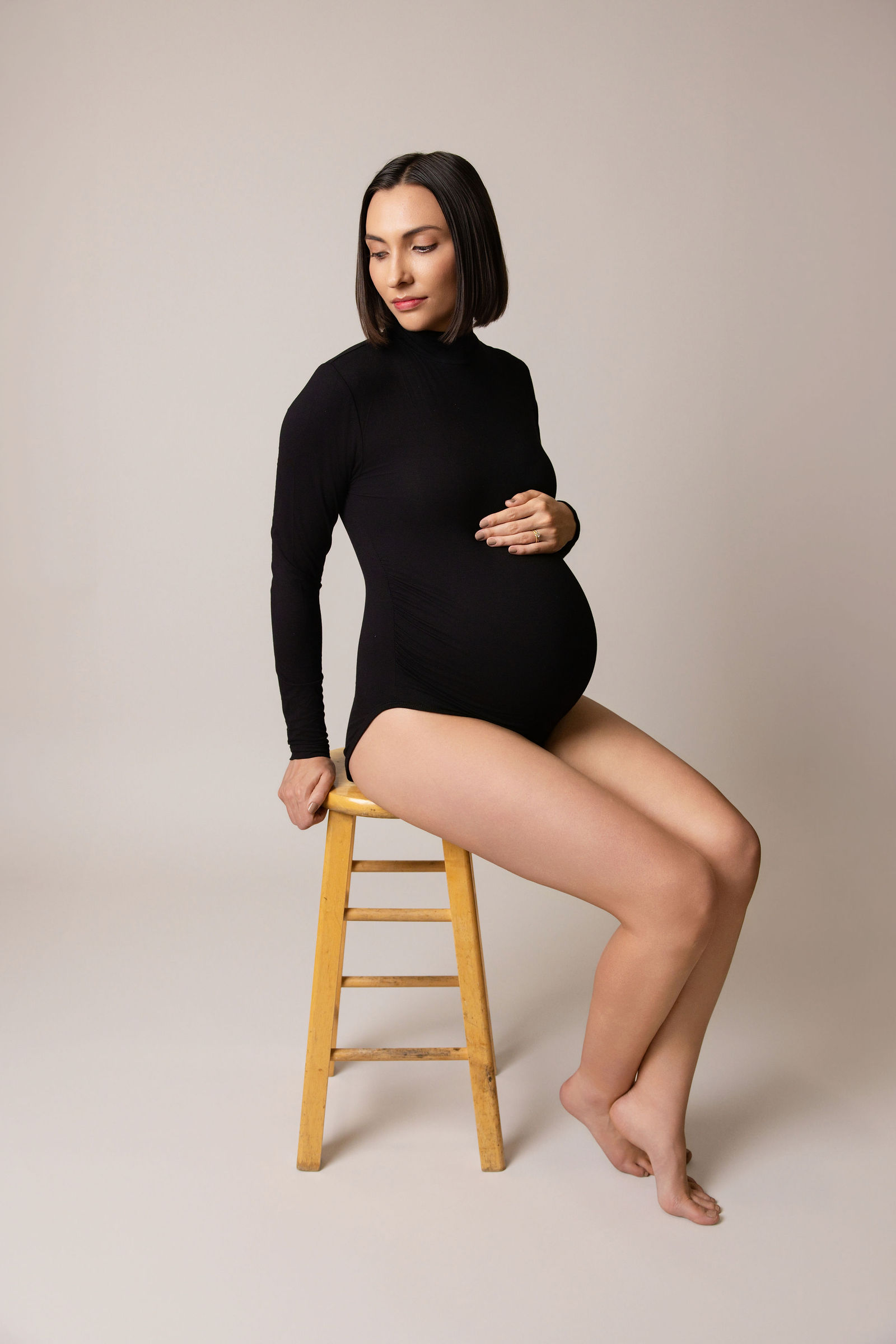 Utah studio maternity photographer in Layton capturing elegant, true-to-color maternity portraits