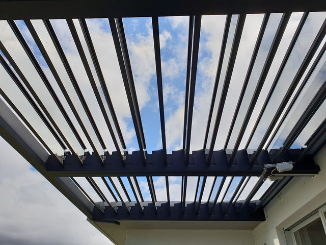 Glass & aluminium louvres — Glass louvres (20)